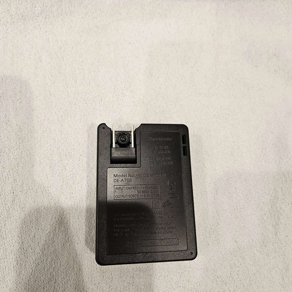 Panasonic Lumix DE-A79 Battery Charger